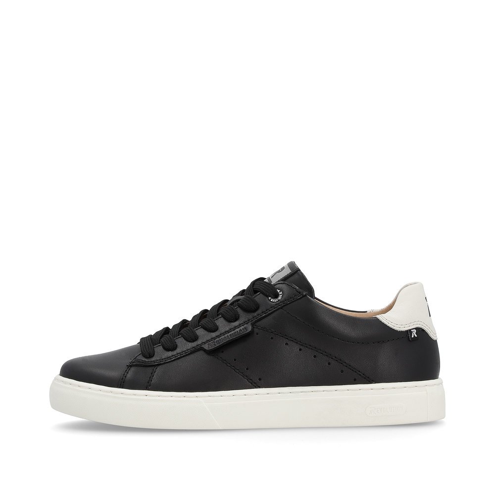 Black Rieker men´s low-top sneakers U0704-00 with a TR sole with light EVA inlet. Outside of the shoe.