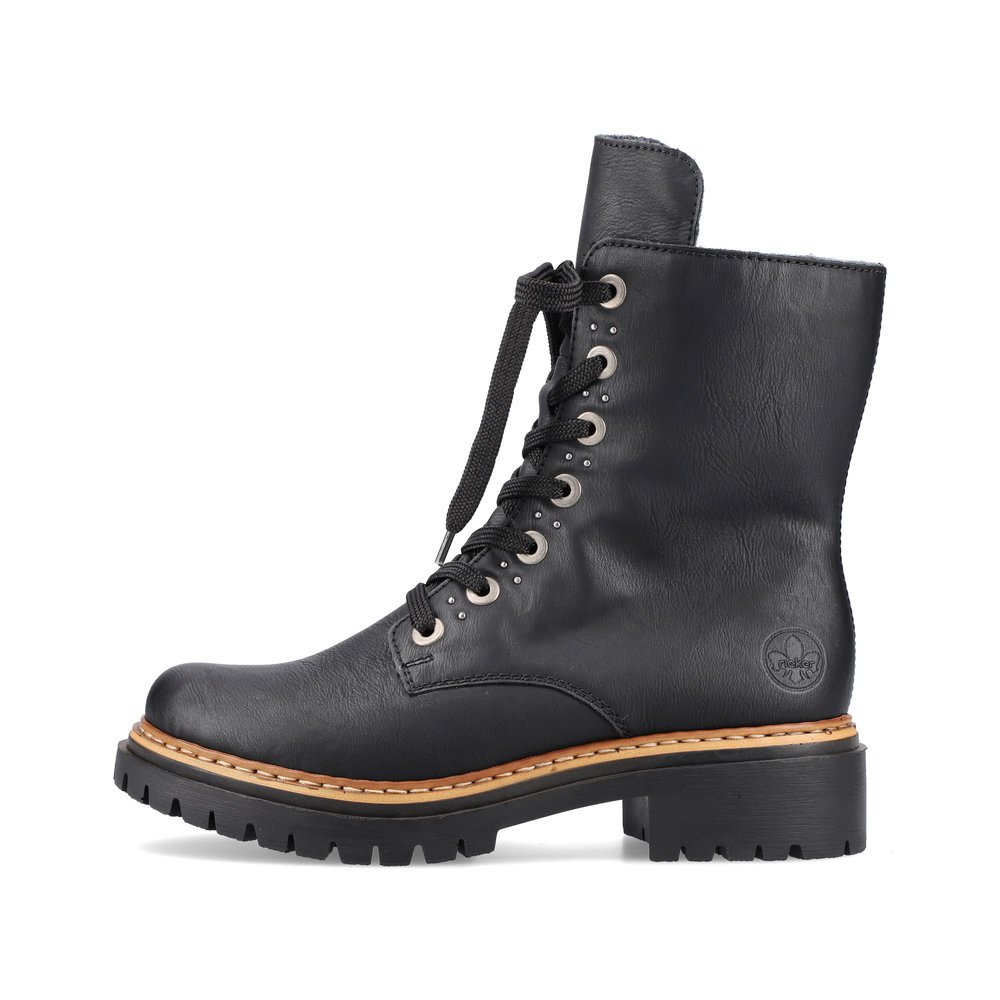 Graphite black Rieker women´s biker boots 72612-00 with shock-absorbing sole. The outside of the shoe