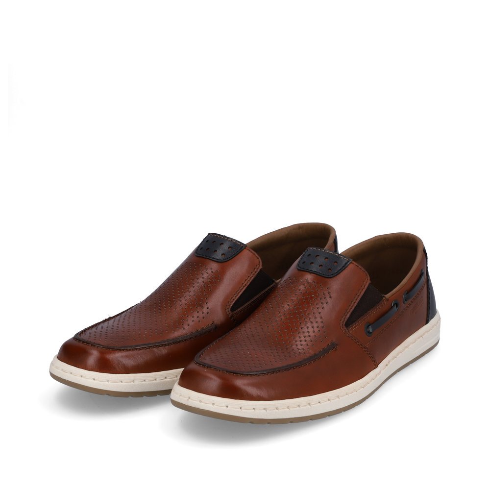 Brown Rieker men´s slippers 18266-24 with elastic insert as well as perforated look. Shoes laterally.