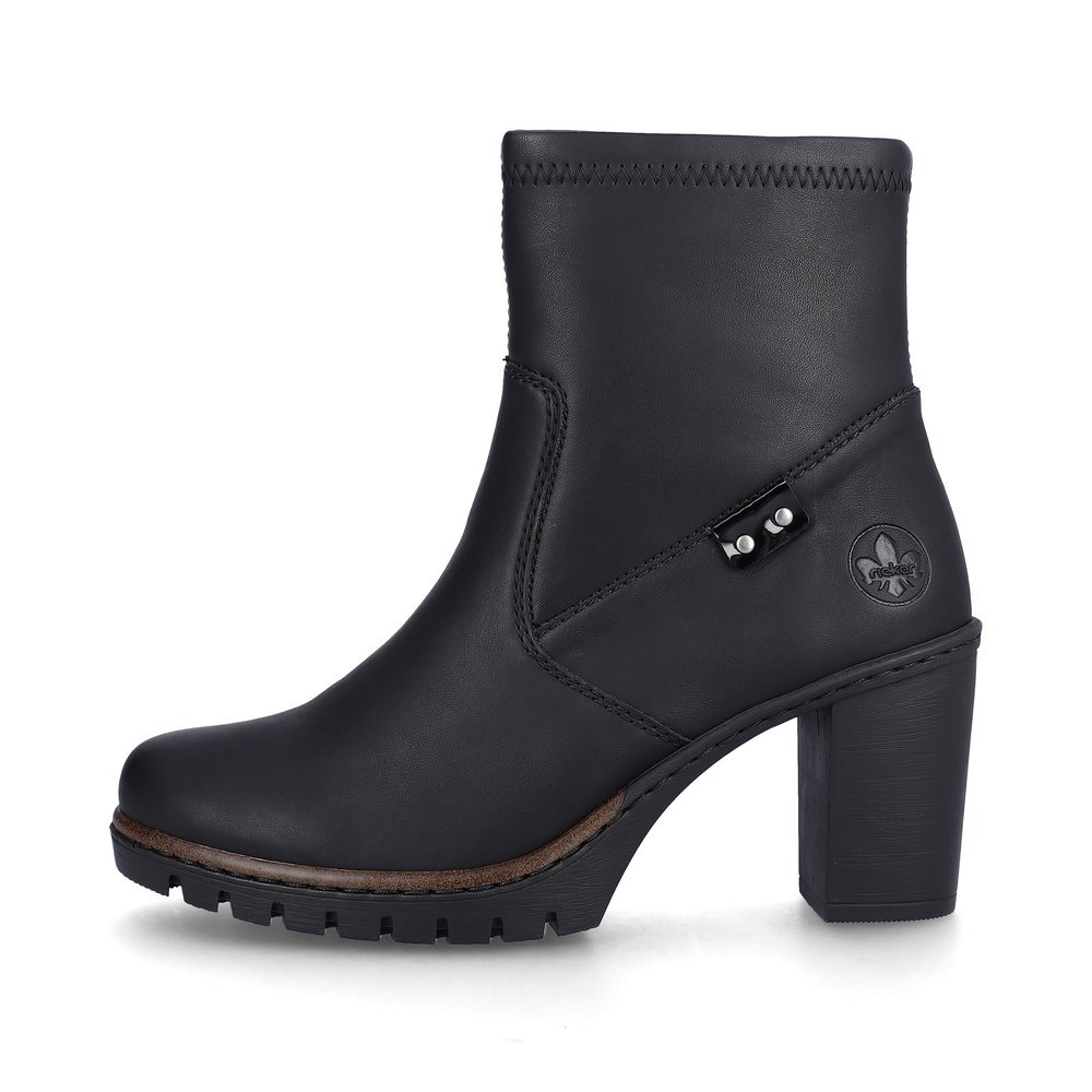 Jet black Rieker women´s ankle boots Y2558-00 with a zipper as well as block heel. The outside of the shoe