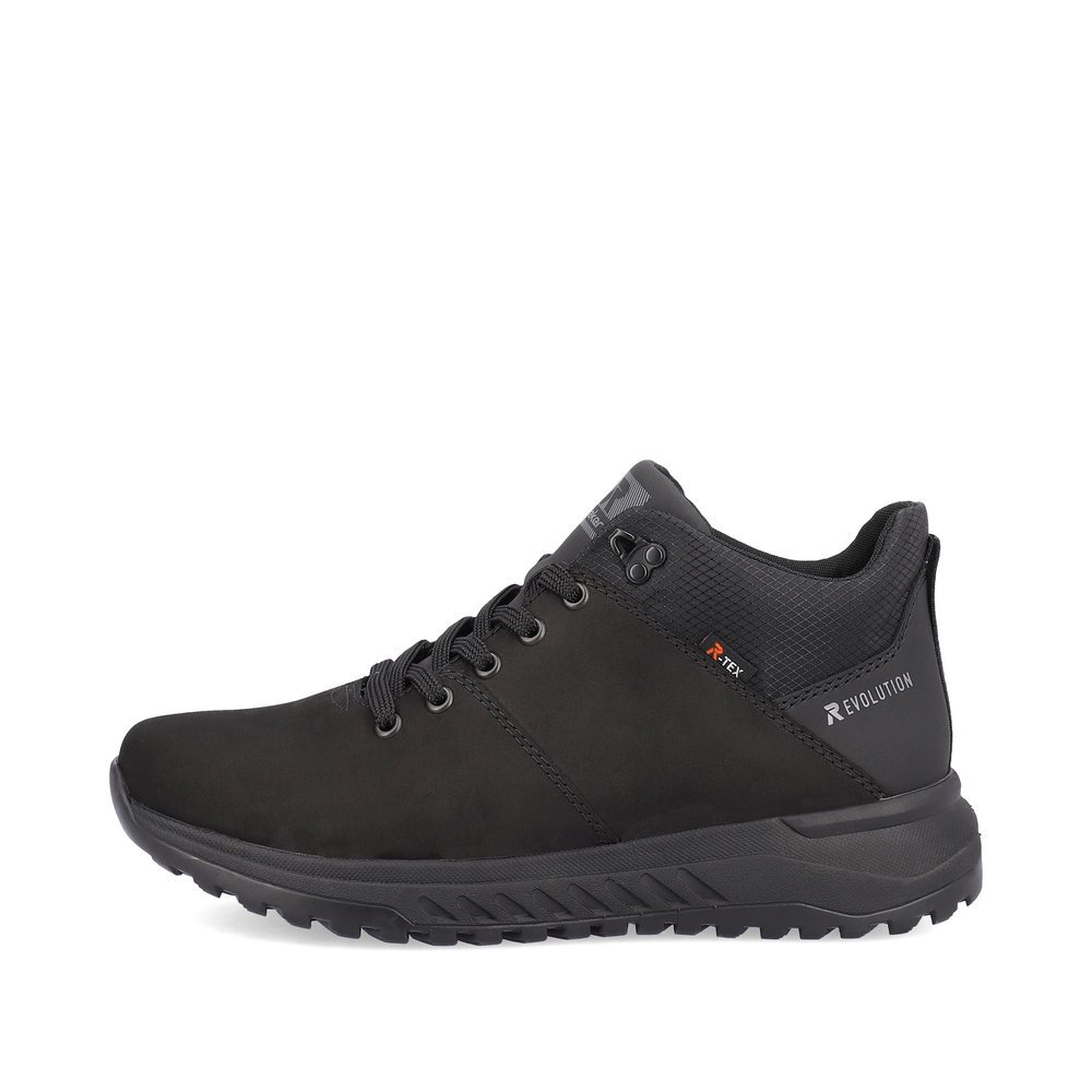 Black Rieker EVOLUTION men´s sneakers U0163-00 with flexible and super light sole. The outside of the shoe