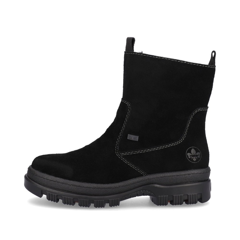 Jet black Rieker women´s ankle boots X8250-00 with a Flip-Grip sole with spikes. The outside of the shoe