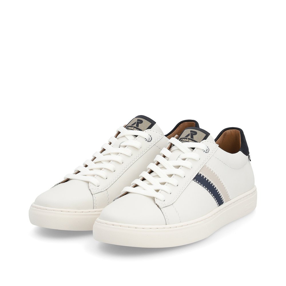 White Rieker men´s low-top sneakers U0705-80 with a TR sole with light EVA inlet. Shoes laterally.