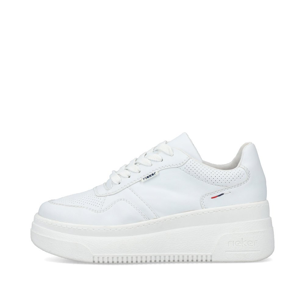 Crystal white Rieker women´s low-top sneakers M7811-80 with a light platform sole. Outside of the shoe.