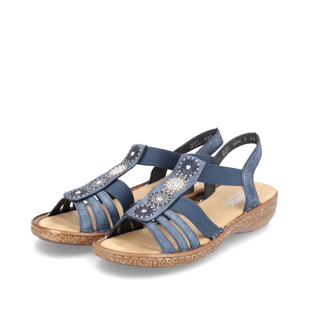 Rieker sandales à lanières bleues femmes 628G9-16 avec insert élastique. Chaussures inclinée sur le côté.