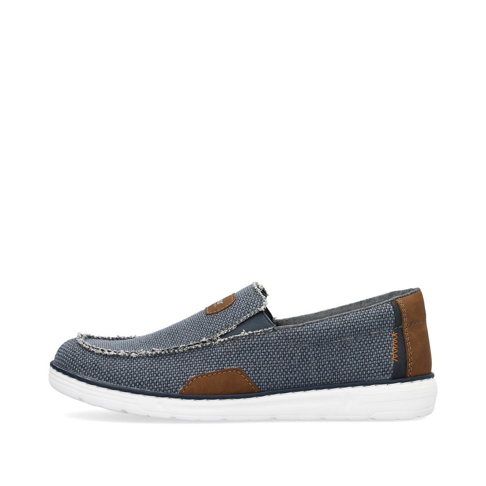 Blue Rieker men´s slippers 08651-14 with an elastic insert as well as extra width H. Outside of the shoe.