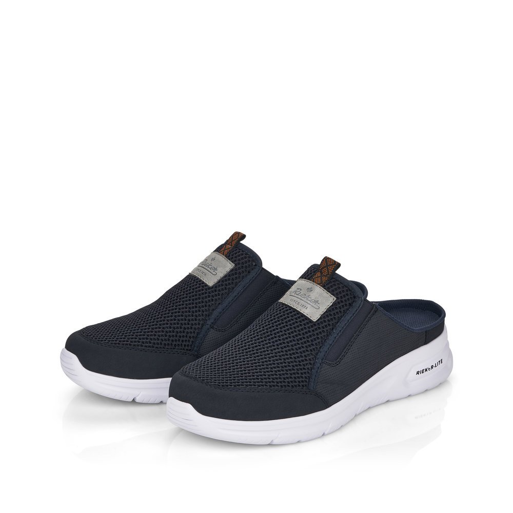 Blue Rieker men´s clogs B7390-14 with grey logo as well as the comfort width G 1/2. Shoes laterally.