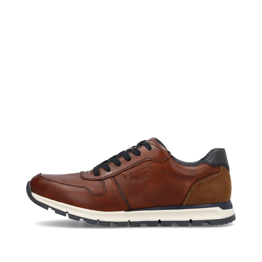 Braune Rieker Herren Sneaker Low B0503-24 mit Schnürung sowie Extraweite I. Schuh Außenseite.